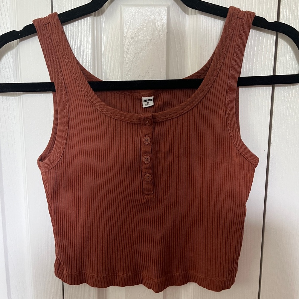 Uniqlo tank top